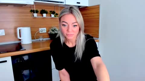Adriana online show from June 2026 12:40:01 PM