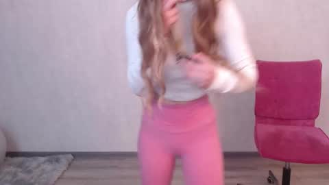 Adriana online show from November 2025 03:02:01 PM