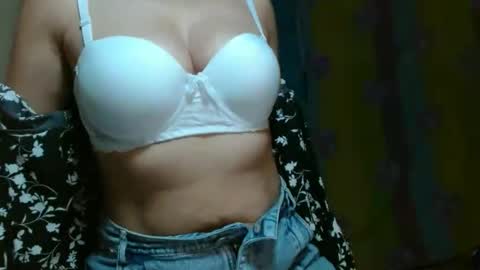 Adriana Tellez online show from January 2025 08:01:01 PM