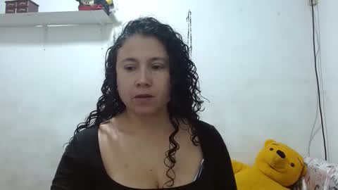 Adriana Tellez online show from October 2025 01:41:02 PM