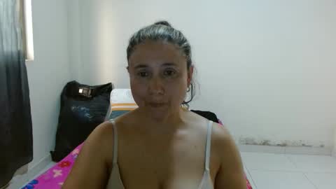 Adriana Tellez online show from December 2025 10:18:02 PM