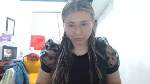 Adriana Tellez online show from January 2026 05:15:01 PM