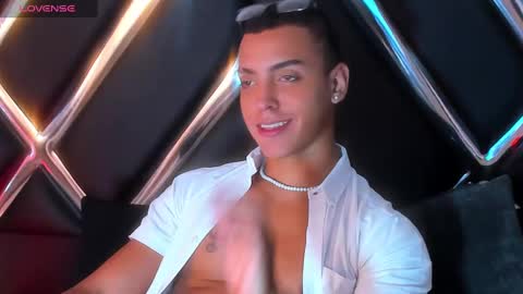 Adrian Lopez online show from December 2024 07:01:02 PM