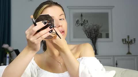 Snapshot of aelia_anara chatting on September 2025 03:32:02 AM Aelia online show from September 2025 03:32:02 AM