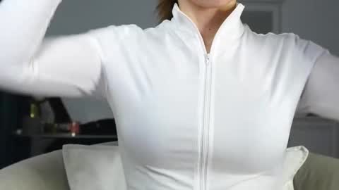 Snapshot of aelia_anara chatting on October 2025 03:47:01 AM Aelia online show from October 2025 03:47:01 AM