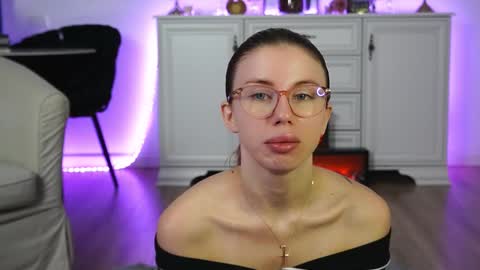 Snapshot of aelia_anara chatting on October 2025 04:48:02 AM Aelia online show from October 2025 04:48:02 AM