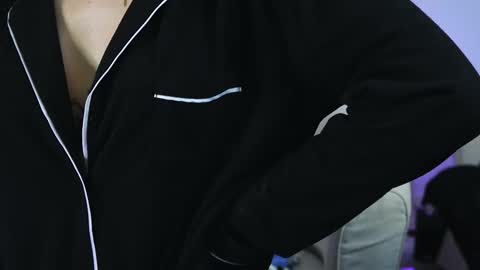 Snapshot of aelia_anara chatting on November 2025 05:02:01 AM Aelia online show from November 2025 05:02:01 AM