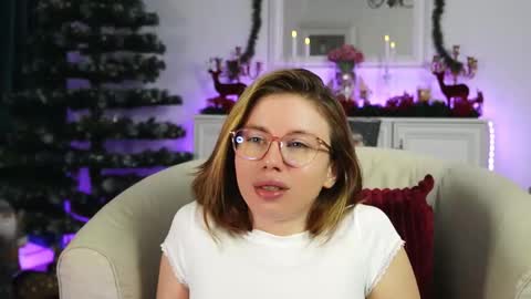 Snapshot of aelia_anara chatting on November 2025 05:50:01 AM Aelia online show from November 2025 05:50:01 AM