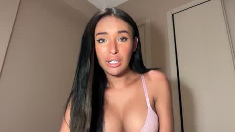 Snapshot of aella_11 chatting on June 2026 06:07:01 PM Aella online show from June 2026 06:07:01 PM