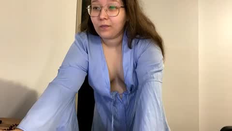 aemilialust online show from February 2026 06:57:02 PM