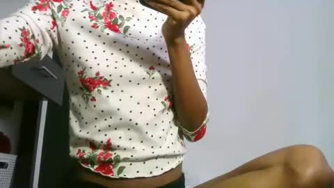 Snapshot of africadeluxe chatting on January 2025 01:31:02 PM Africa online show from January 2025 01:31:02 PM