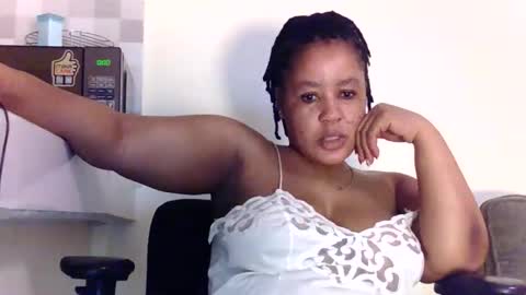 Snapshot of african005 chatting on December 2025 11:24:02 PM loise online show from December 2025 11:24:02 PM