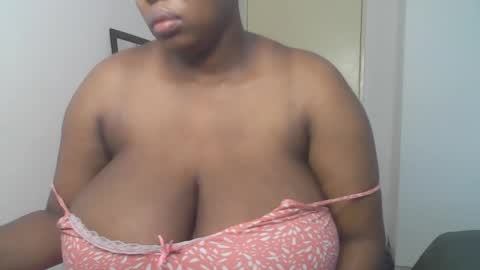 Snapshot of africanbusty chatting on December 2024 04:03:02 AM ONLYFAN-Africanbusty online show from December 2024 04:03:02 AM