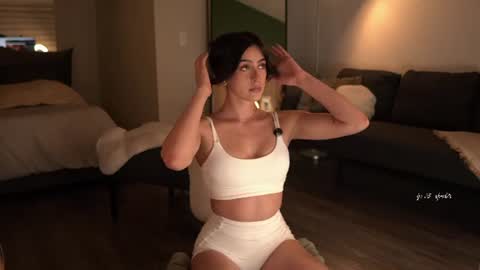 Emma online show from June 2026 10:21:02 PM