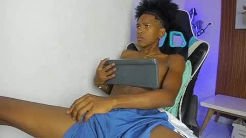 Snapshot of afrowayuu chatting on May 2026 06:15:02 PM afrowayuu online show from May 2026 06:15:02 PM