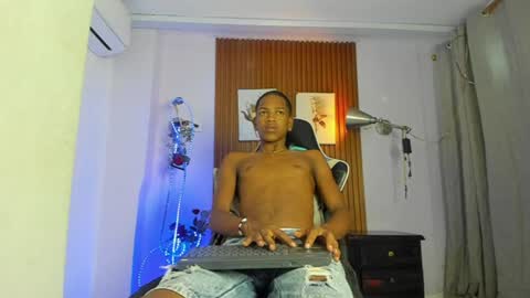 Snapshot of afrowayuu chatting on June 2026 11:10:01 AM afrowayuu online show from June 2026 11:10:01 AM