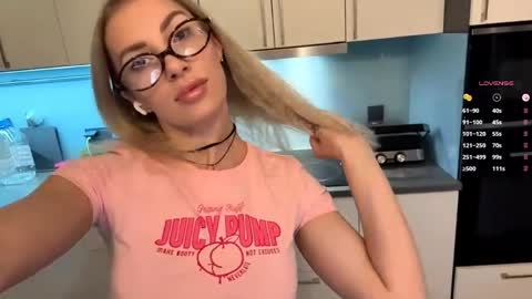 Mila -call me cute online show from May 2026 04:01:02 PM