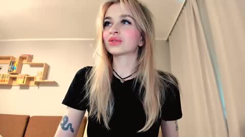 Snapshot of agatahowak chatting on May 2026 03:29:01 PM Arina online show from May 2026 03:29:01 PM
