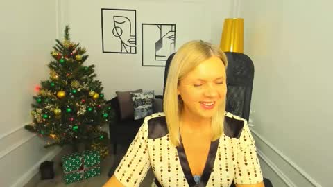 Snapshot of agathaklouin chatting on December 2025 07:20:01 PM Agatha online show from December 2025 07:20:01 PM