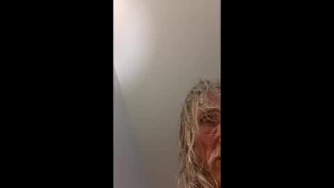 Snapshot of agedhardwood59618233 chatting on May 2026 10:04:02 PM agedhardwood59618233 online show from May 2026 10:04:02 PM