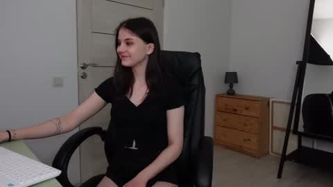 Agelina Lilly Laura online show from January 2025 02:38:02 AM