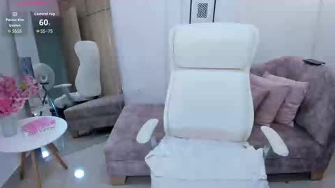 AIDA ADAMS online show from November 2025 05:04:02 PM