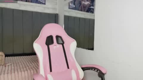 Snapshot of aida_princess chatting on October 2025 11:21:02 PM Aida online show from October 2025 11:21:02 PM