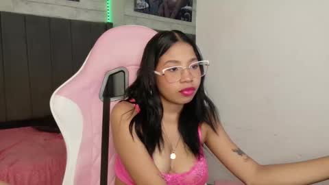 Snapshot of aida_princess chatting on December 2025 11:46:02 PM Aida online show from December 2025 11:46:02 PM