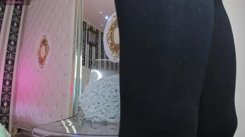 aidasina online show from November 2025 08:08:01 PM