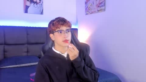 Aiden  online show from October 2025 12:06:01 PM