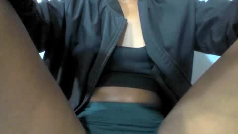 aimeamour online show from November 2025 07:12:01 PM