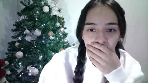 Snapshot of aineangeel chatting on January 2025 03:26:01 AM AINE online show from January 2025 03:26:01 AM