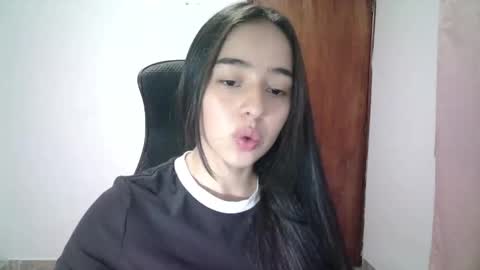 Snapshot of aineangeel chatting on September 2025 12:32:01 AM AINE online show from September 2025 12:32:01 AM