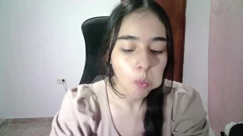 Snapshot of aineangeel chatting on October 2025 02:41:02 AM AINE online show from October 2025 02:41:02 AM