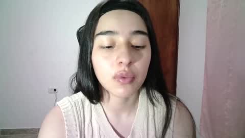 Snapshot of aineangeel chatting on October 2025 12:43:02 AM AINE online show from October 2025 12:43:02 AM