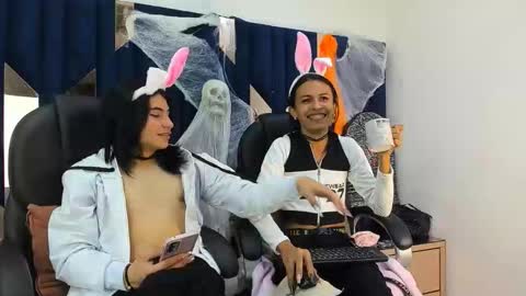 Aisha online show from November 2025 02:57:02 AM