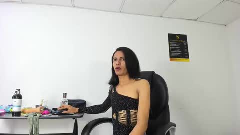 Aisha online show from November 2025 04:17:02 AM