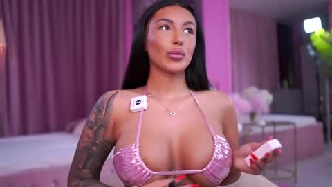 Snapshot of aishaadevoe chatting on April 2026 07:04:02 PM Maddy online show from April 2026 07:04:02 PM