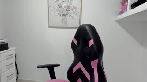 VALENTINA  independent online show from September 2025 06:37:02 AM