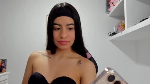 VALENTINA  independent online show from November 2025 02:28:01 AM