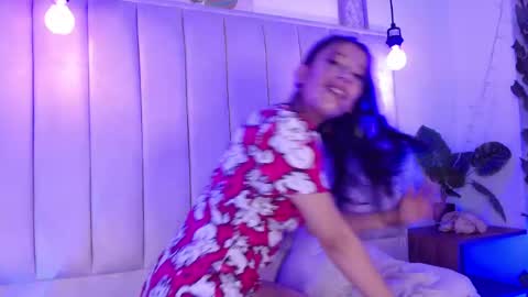 aji_golds online show from April 2026 07:05:01 PM