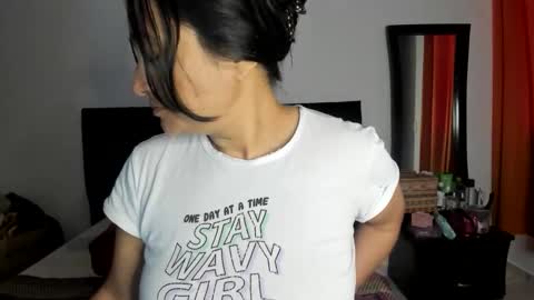Snapshot of akanekihm chatting on April 2026 12:29:02 PM MIRANDA online show from April 2026 12:29:02 PM