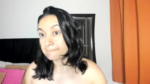 Snapshot of akanekihm chatting on May 2026 09:15:01 AM MIRANDA online show from May 2026 09:15:01 AM