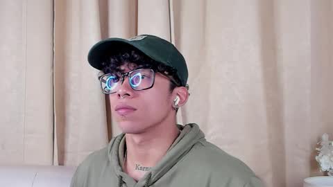 akazaboy online show from March 2026 04:25:01 AM