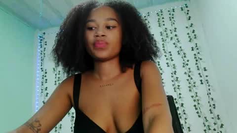 Snapshot of akemy_saunderz chatting on May 2026 02:27:01 AM akemy_saunderz online show from May 2026 02:27:01 AM