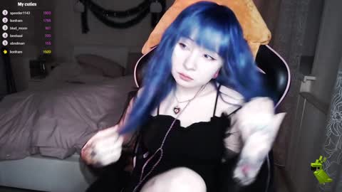 akirahartyx online show from December 2024 01:45:02 PM