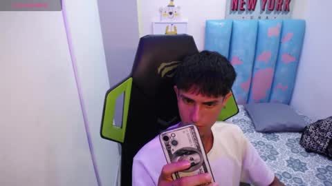 Snapshot of akyra_latin chatting on April 2026 04:43:02 AM Akyra latin online show from April 2026 04:43:02 AM