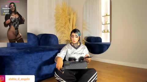 Snapshot of alahia_dangelo_ chatting on May 2026 06:35:02 PM ALAHIA online show from May 2026 06:35:02 PM