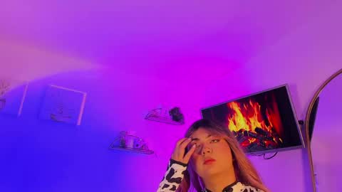 Snapshot of alaiarogerss chatting on April 2026 10:39:02 AM online show from April 2026 10:39:02 AM