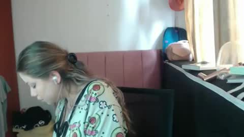 alaina_blessed online show from April 2026 06:09:02 PM